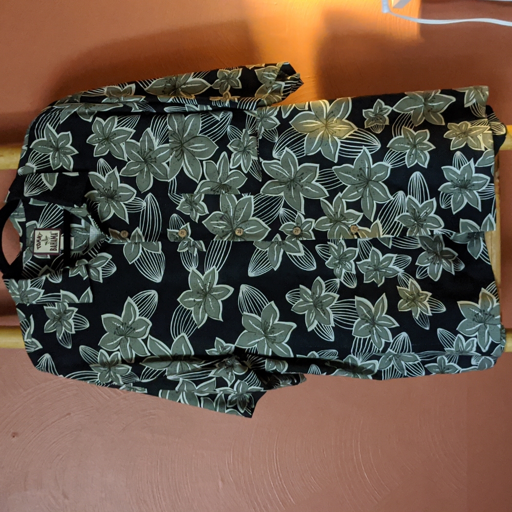 Tommy Bahamas size large Hawaiian shirt